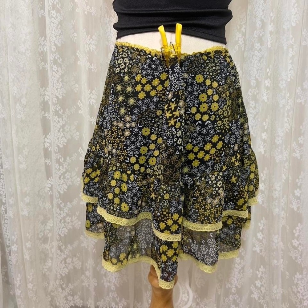 Black & Yellow Tiered Floral Mini Skirt Lace Trim Womens Large Whimsigoth Fairy - Picture 5 of 7